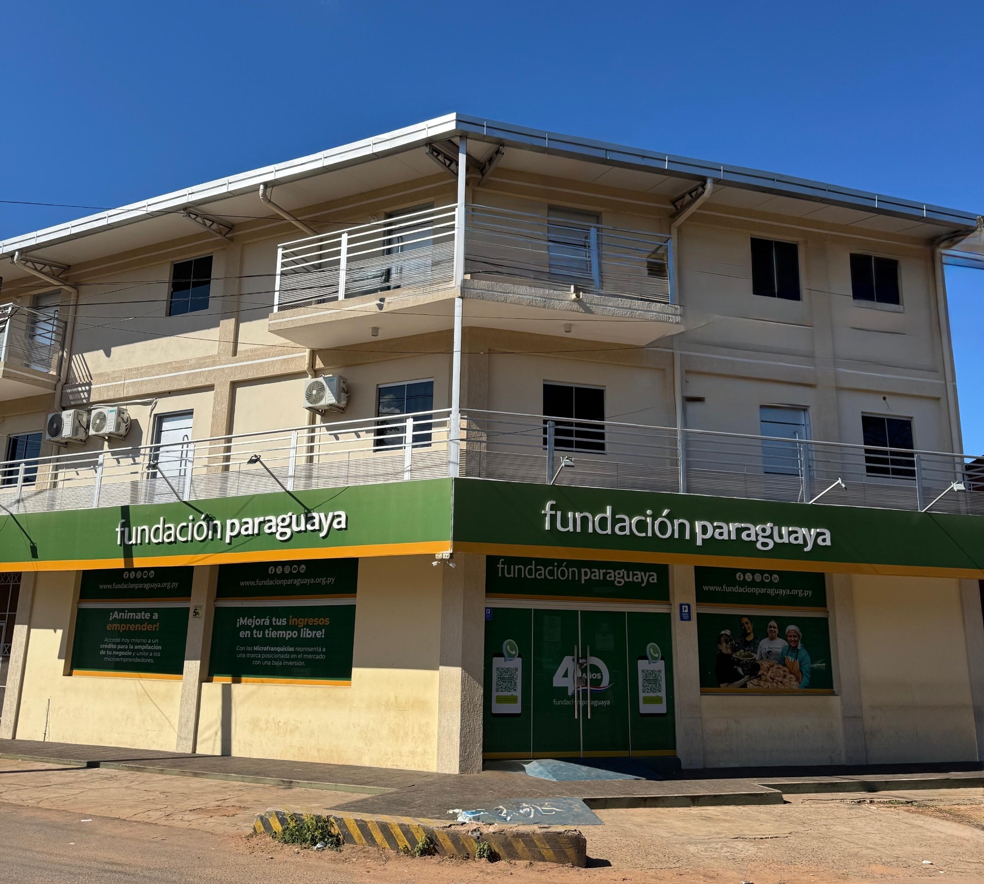 Edificio de departamentos con local comercial Fundación Paraguaya